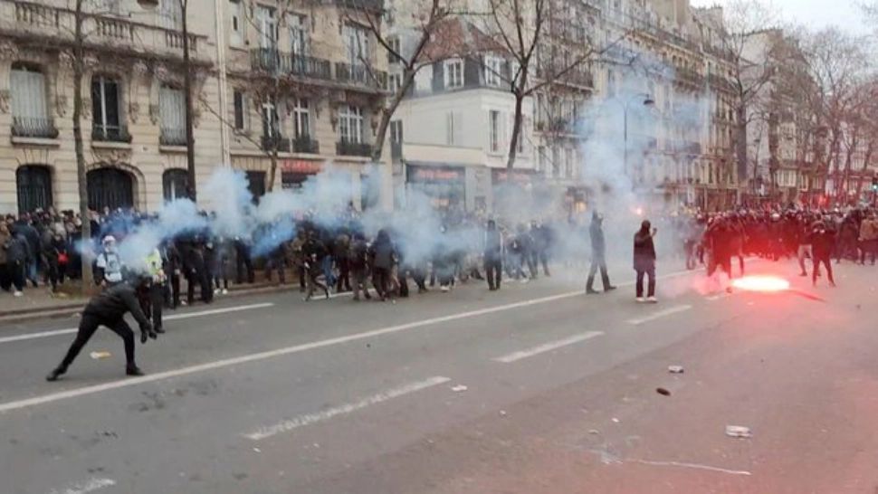 Legea pensiilor scoate milioane de oameni în stradă. Franța, din nou în grevă generală - FOTO