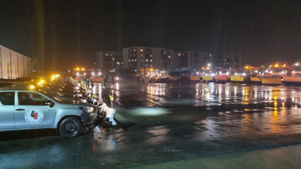 Utilajele de deszăpezire de la Sectorul 4 sunt în blocstarturi - VIDEO