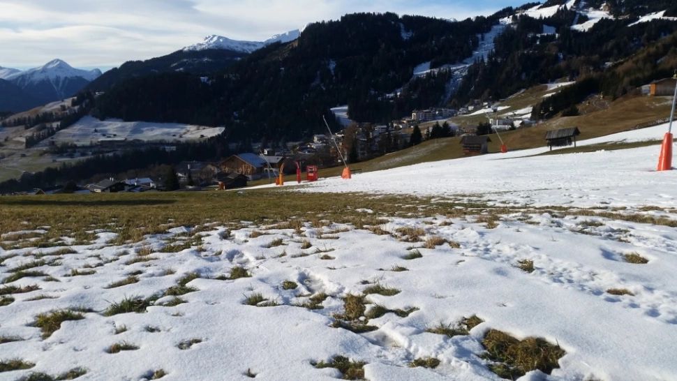 Jumătate din părtiile din Europa, închise din lipsa zăpezii. Schimbările climatice au distrus concediile a zeci de mii de turiști