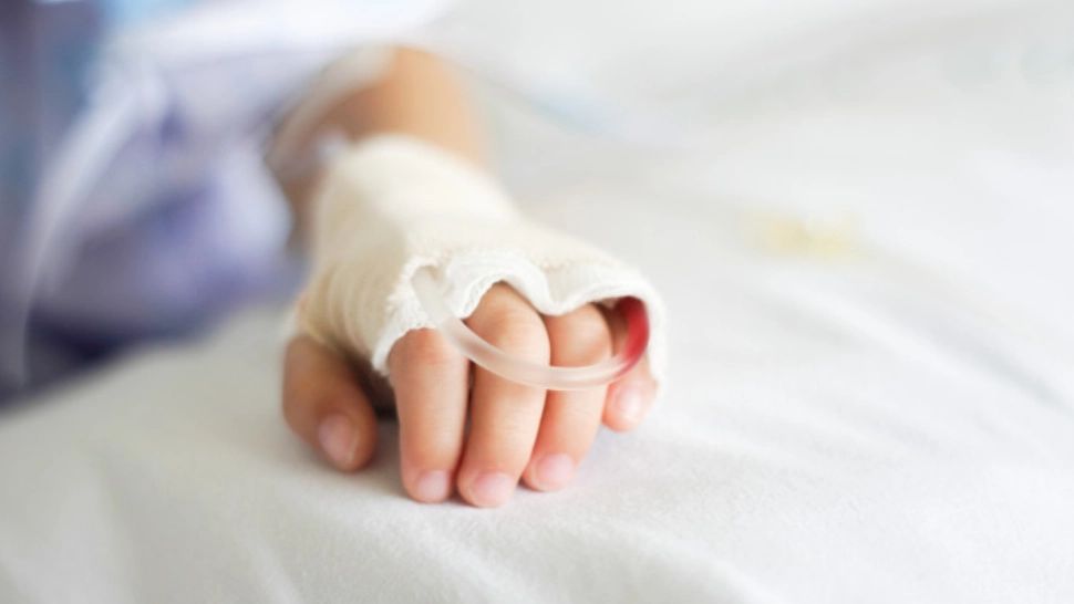 Fetița de 3 ani, rănită grav în explozia rulotei de la Botiza, adusă urgent în Capitală: Are arsuri pe față, mâini și gambe - Ce șanse îi dau medicii