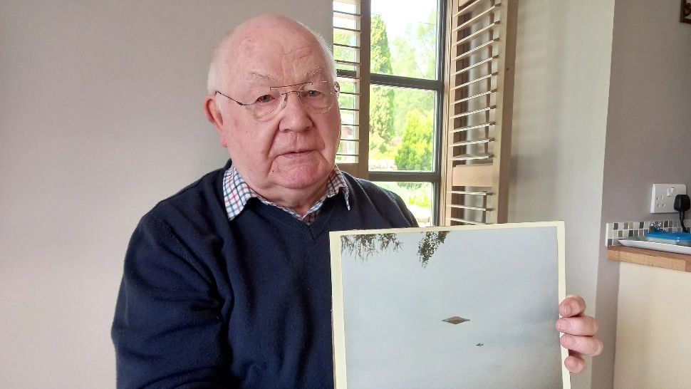 Misterul celei mai bune fotografii a unui OZN. Cum a reapărut după 30 de ani - FOTO