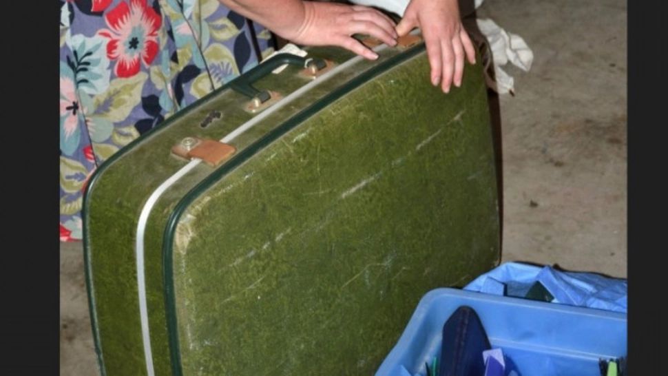 Tragedie fără margini la început de an: 2 bebeluși găsiți morți într-o valiză, unul cu cordonul ombilical - Detalii șocante - VIDEO