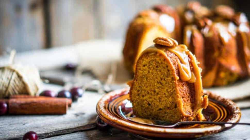 Prăjitură cu nucă și caramel, rețeta cu care să îi surprinzi pe cei dragi