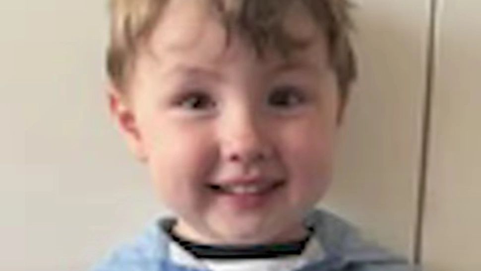 Un copil în vârstă de 4 ani, în clubul celor mai inteligenți oameni din lume. Citește fluent în 7 limbi! - VIDEO 