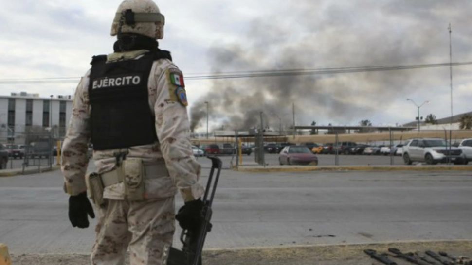 Şapte persoane, ucise în timpul unei operaţiuni a poliţiei după un atac asupra unei închisori. Un cunoscut șef de bandă a evadat