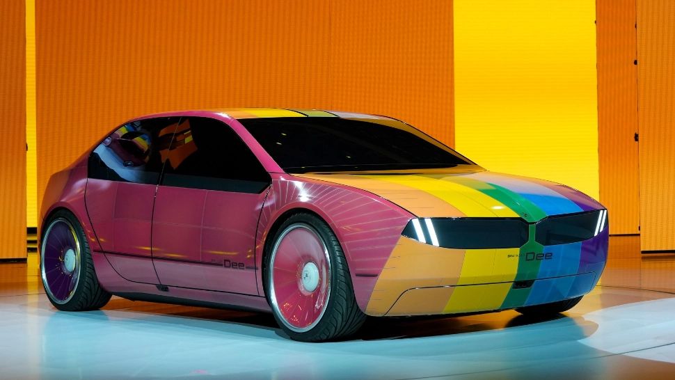 BMW a prezentat mașina care își schimbă singură culoarea (VIDEO)