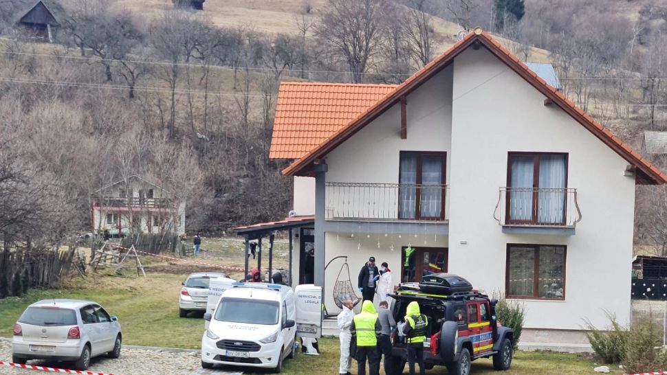 Bărbatul acuzat că i-a omorât pe un pompier și pe soția sa, în casa lor din Bran, arestat pentru 30 de zile