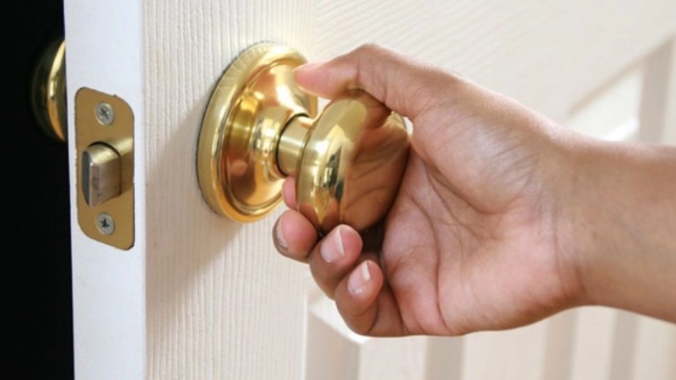 Tânără din Sibiu, arestată pentru furt: A păcălit o femeie de 86 de ani de două ori folosind un truc ingenios