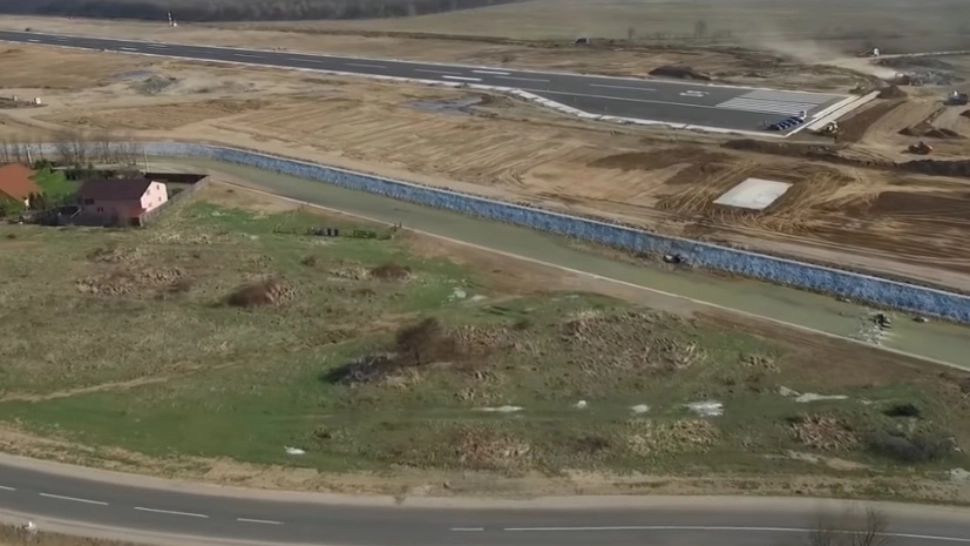 Ruso-austriecii BLOCHEAZĂ modernizarea aeroportului Satu Mare - AXA care vrea să distrugă România