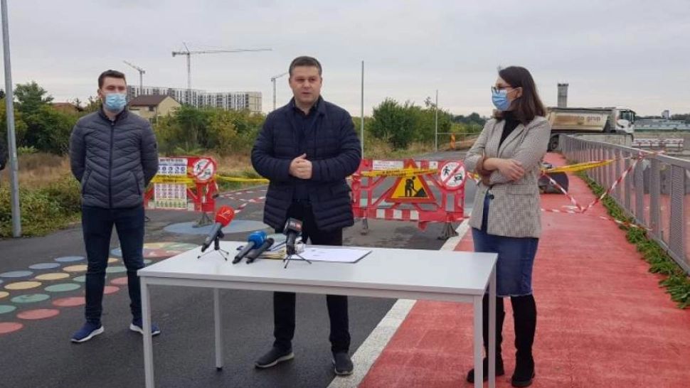 O femeie a murit mușcată de câini la doar câteva luni după ce digul Lacul Morii a fost inaugurat cu mare fast și investiții de 10 milioane de lei