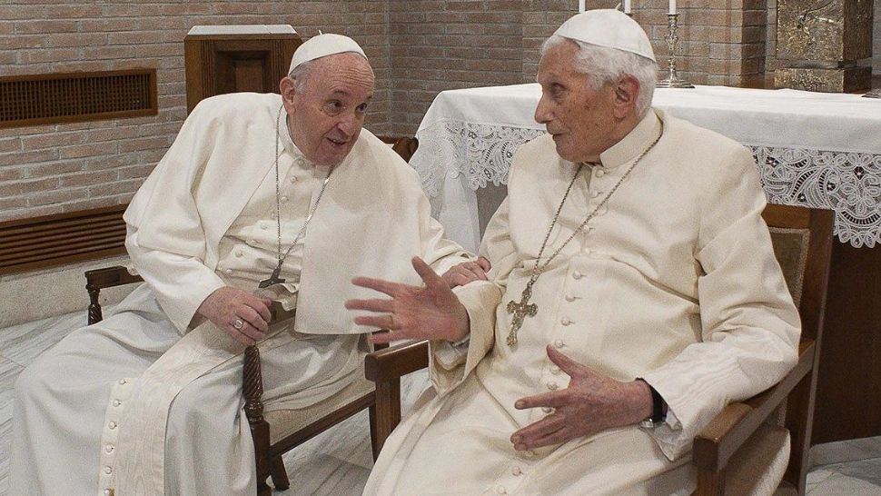 Mare vâlvă după moartea Papei Benedict - Tensiunile cu Papa Francisc, dezvăluite de un personaj important la Vatican