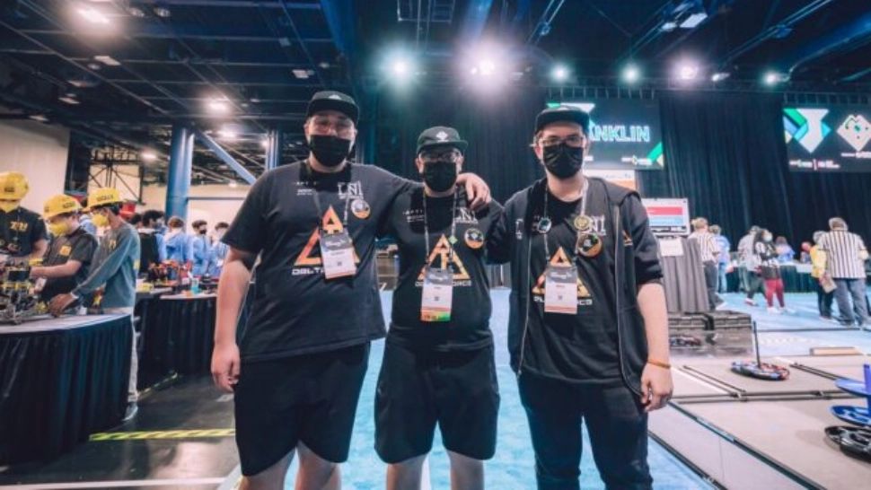 Elevii arădeni care au câștigat Campionatul Mondial de Robotică din Houston nu primesc burse din partea statului român