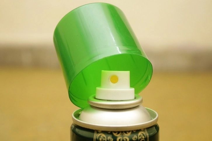 O fată de 14 ani a murit după ce a inhalat deodorant - tulburător ce au găsit părinții în cameră