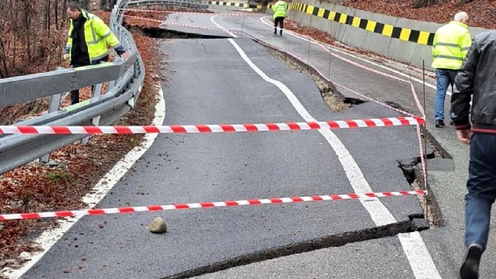 După blestemele Mitropolitului Olteniei, s-a surpat drumul către mănăstirea Frăsinei