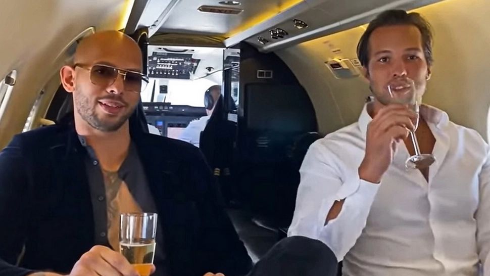 STENOGRAME din dosarul fraţilor Tate. Milionarii ameninţau din închisoare fetele care au depus plângere împotriva lor