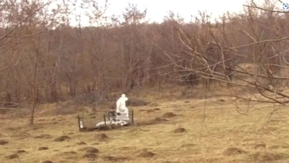 Femeie îngropată pe un câmp din Argeș. Anchetă uriașă, este vizat liderul unei secte