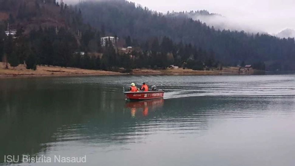 Trei tineri din Mureș au căzut de pe hidrobicicletă în lacul Colibița - Unul dintre ei este dat dispărut