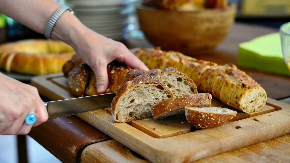 Cum să folosești pâinea rămasă - Economie în bucătărie