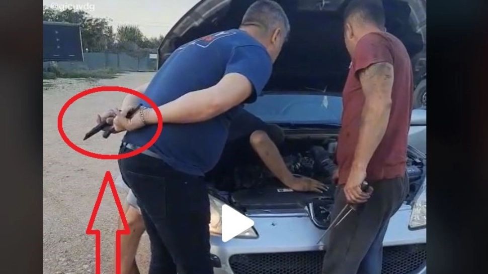 VIDEO – Mașina scotea un sunet ciudat și mecanicul și-a ieșit din minți pentru că nu înțelegea ce “bate” la motor – Farsă haioasă a unui român