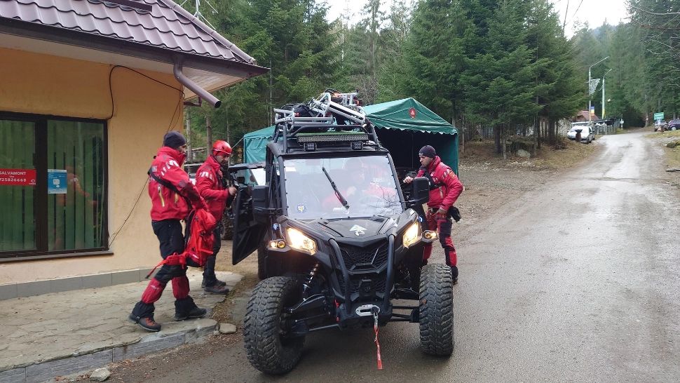  Turist rănit grav după ce a alunecat pe gheaţă în Masivul Ceahlău