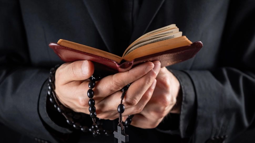 BIBLIA, interzisă în unele școli, pentru „vulgaritate și violență, inclusiv sexuală”