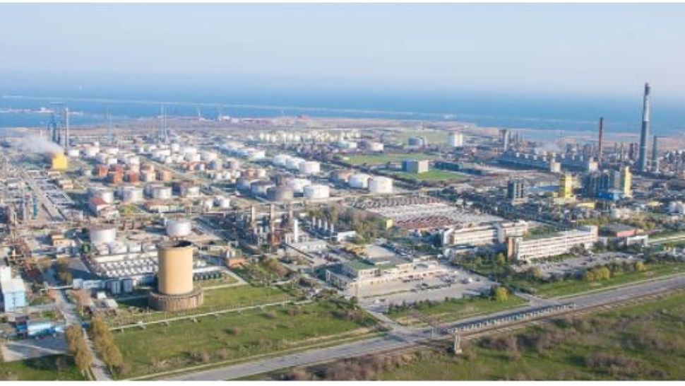 Anchetă la Rompetrol, după ce un muncitor de numai 20 de ani a murit la terminalul Midia