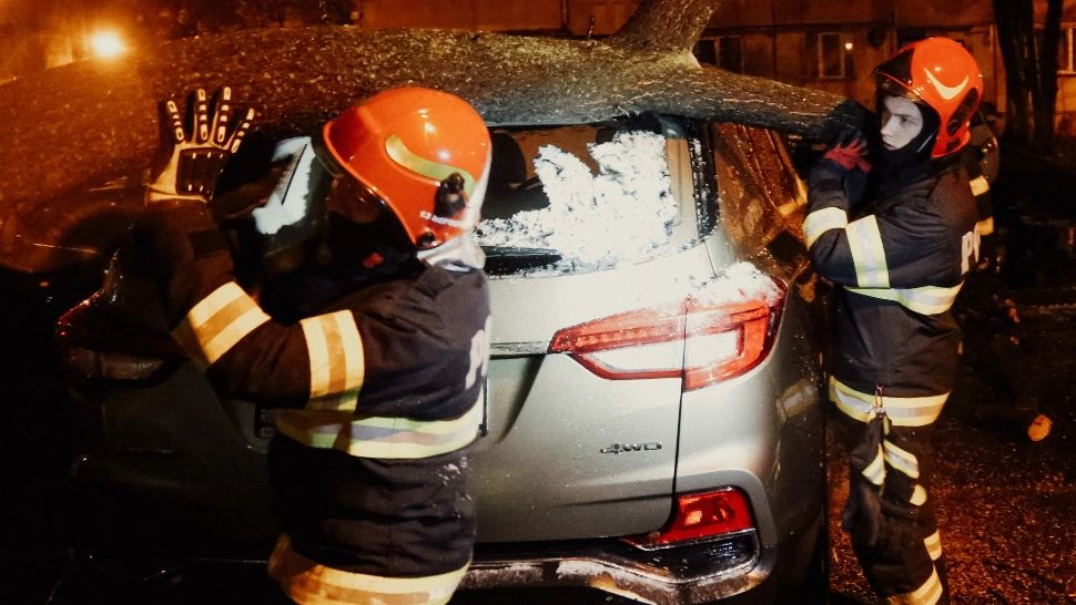 Iarna a lovit România. Peste 3.000 de pompieri au intervenit în 25 localităţi