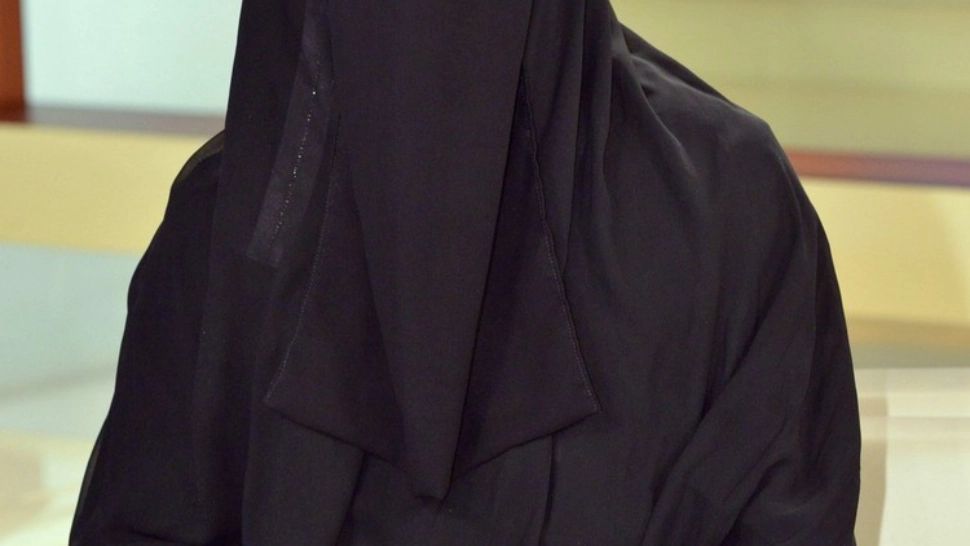 Prima româncă acuzată de propagandă teroristă, adusă la DIICOT. Cum a venit îmbrăcată - VIDEO