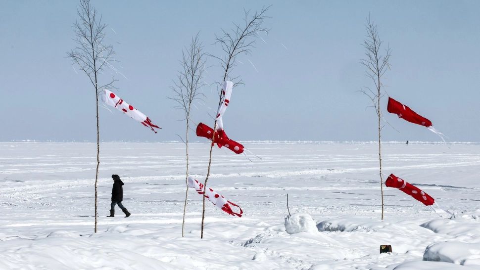 Temperaturile au atins minus 50 de grade Celsius! Frig de crapă pietre într-un oraş din Siberia