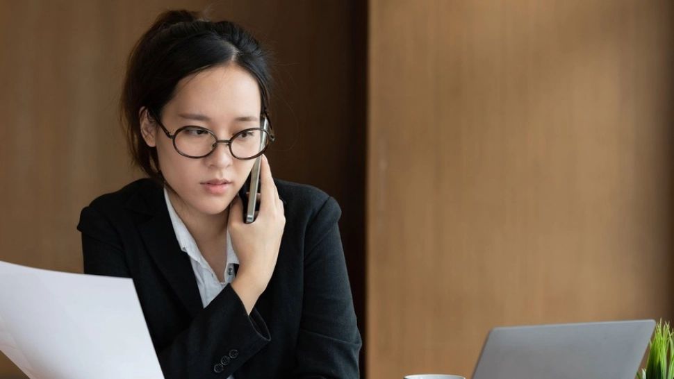 Angajatorii vor trebui să le asigure ochelari salariaților care lucrează la monitor. Decizie a Curți Europene