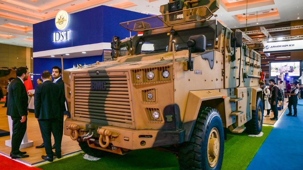 Blindate turcești care ar fi echipate cu turele produse în România, filmate în Ucraina - VIDEO