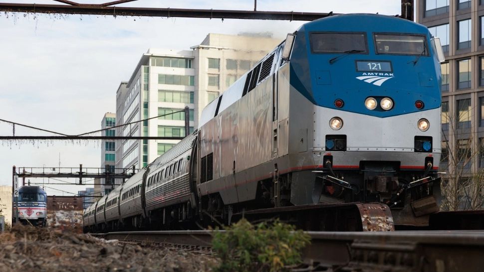 Călătorii unui tren, ținuți blocați 29 de ore într-o pădure, din cauza unui accident feroviar! Oamenii au crezut că sunt ostatici și au sunat la Poliție 