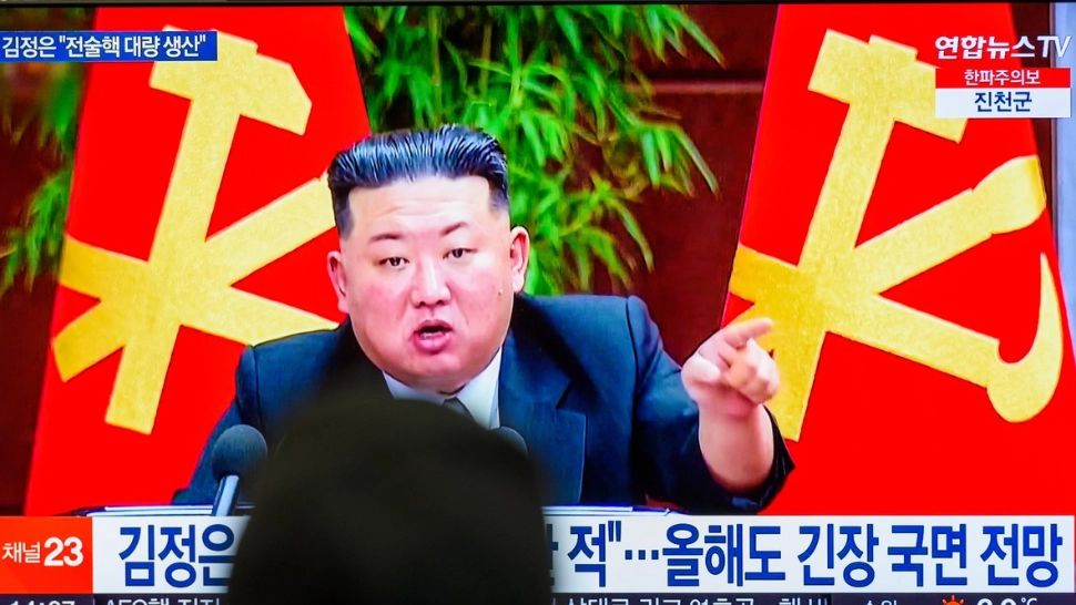 Alertă în Coreea de Nord - Kim Jong Un a decretat LOCKDOWN după ce o „boală respiratorie” face ravagii în Phenian