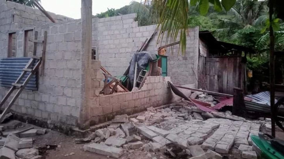 Mai multe clădiri, inclusiv școli, avariate în urma cutremurului de 7,6 grade din Indonezia