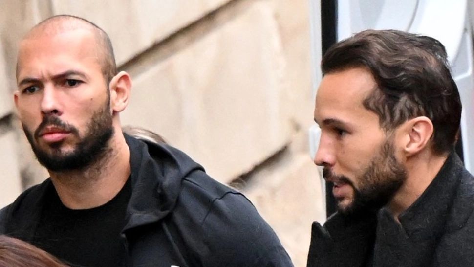 Protest în stradă, la Atena, pentru eliberarea fraților proxeneți TATE - A intervenit poliția - VIDEO