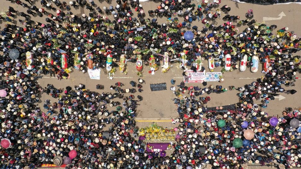Proteste masive în Peru: cel puțin 40 de morți. Ciocniri violente între manifestanți și polițiști - FOTO