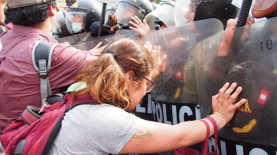 Violențe extreme lângă cel mai important monument al planetei. Studenți bătuți și arestați pentru că au participat la protest