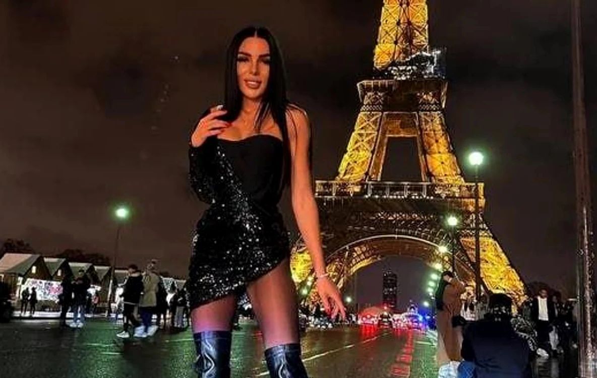 Scandal uriaș în Ucraina. O angajată a serviciului de grăniceri din Odesa, în ipostaze sexi la Paris - FOTO 