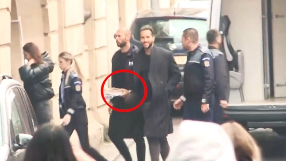 Frații Tate rămân după GRATII - Milionarii acuzați de trafic de persoane și viol au cerut să fie eliberați pentru că au copii