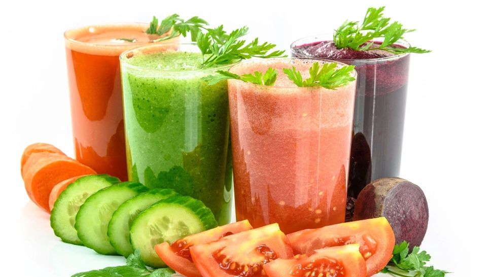 10 băuturi care te vor ajuta să scapi de grăsimea de pe burtă