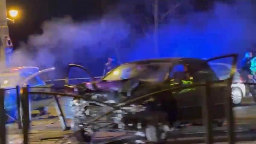 Un șofer băut a intrat în plin într-o mașină de poliție, pe Șoseaua Colentina din Capitală! Doi agenți de poliție, răniți - VIDEO