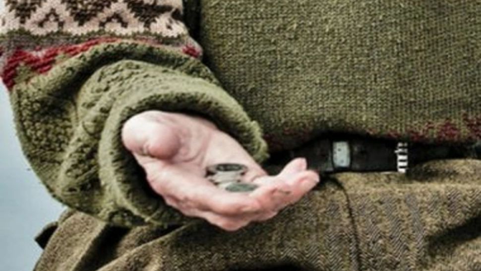 Doi bărbați care pretindeau că sunt surdo-muți pentru a face rost de bani, prinși în flagrant! Poliția a deschis dosar penal