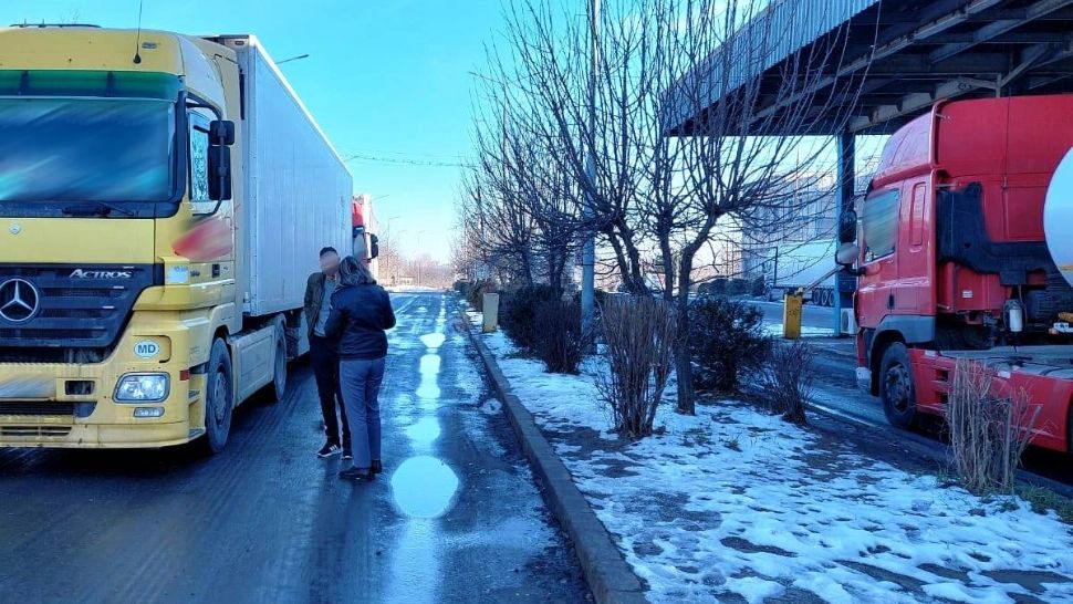 S-a urcat BEAT criță la volanul unui camion care transporta peste 25.700 litri de motorină. Polițiștii i-au tăiat avântul bahic