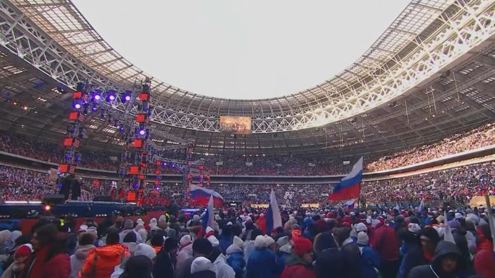 Vladimir Putin, DISCURS halucinant în fața zecilor de mii de ruși aduși la Moscova. Oamenii s-au refugiat la toalete din cauza frigului - VIDEO