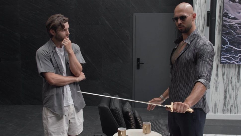 Fortăreața în care frații Tate făceau BANI GREI, vizitată de un reporter britanic! "Lecția" de bărbăție dată de Andrew Tate: Bărbații adevărați comandă cu sabia în mână - VIDEO