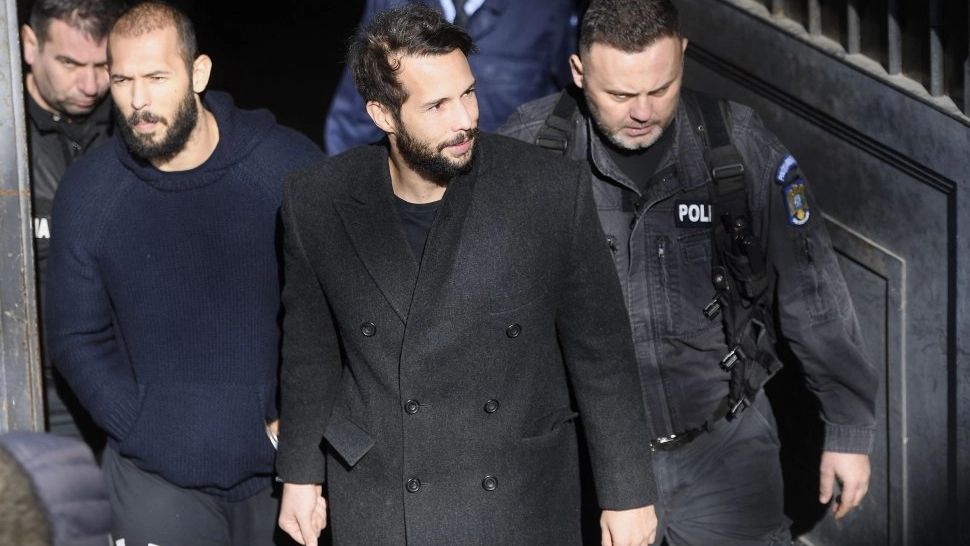 Frații Tate, prinți sau cerșetori? Adevărul penibil despre traiul din Săcele, locul de baștină: apartamente cumpărate în rate, iubite plimbate în taxi