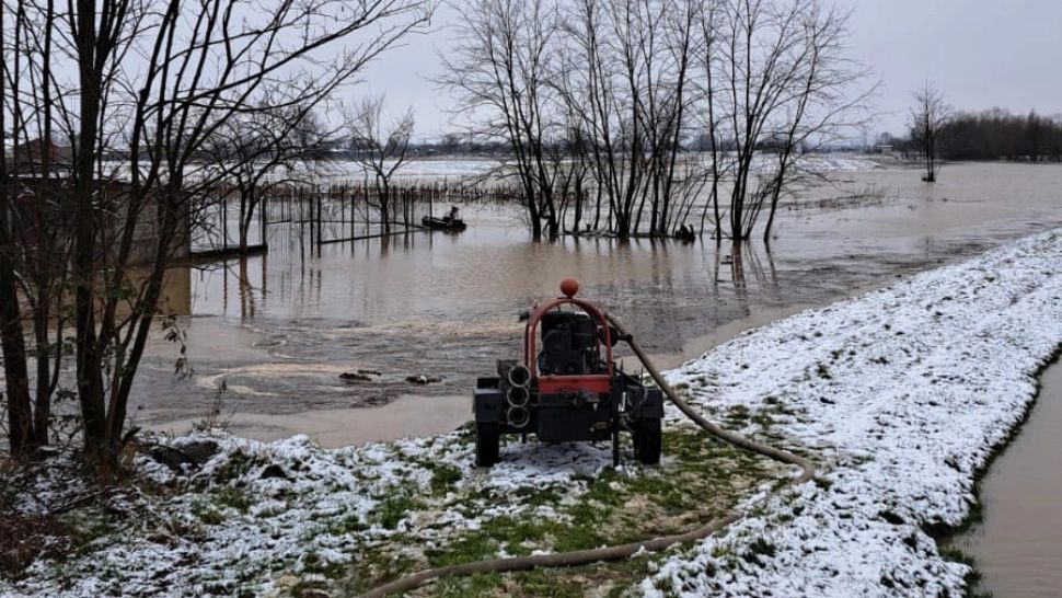 Cod roșu de inundații pe Râul Bega, în jud. Timiș: zeci de copii, evacuați de urgență. A fost emis mesaj RO-Alert 