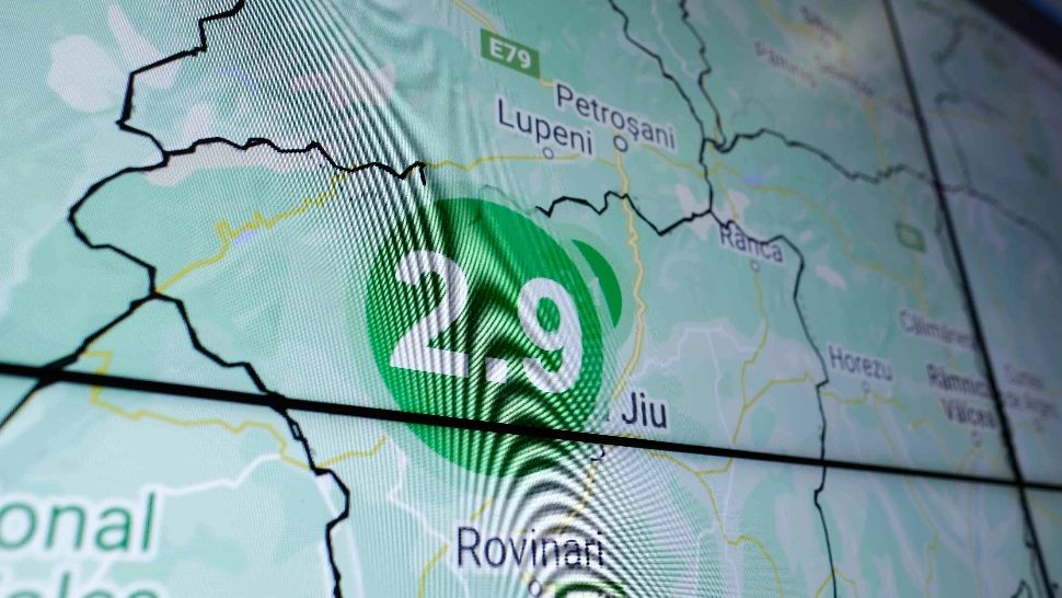 Oamenii fug din Târgu Jiu: peste 50% din locuitori au părăsit orașul, de frica unui nou seism major