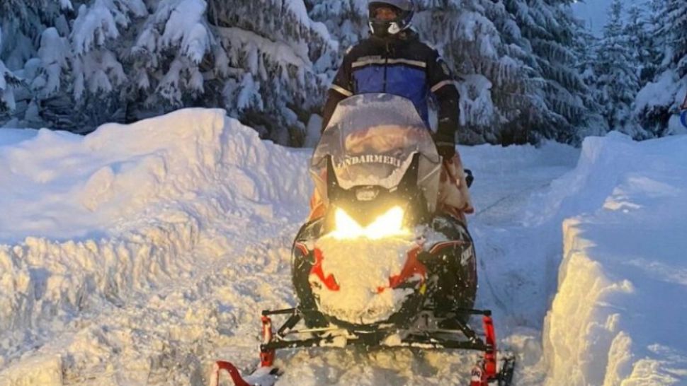 Toate cele 30 de persoane, blocate într-o cabană în Păltiniș, evacuate în siguranță