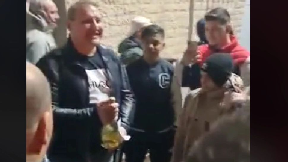 Interlop așteptat cu șampanie la ieșirea din penitenciar - VIDEO 